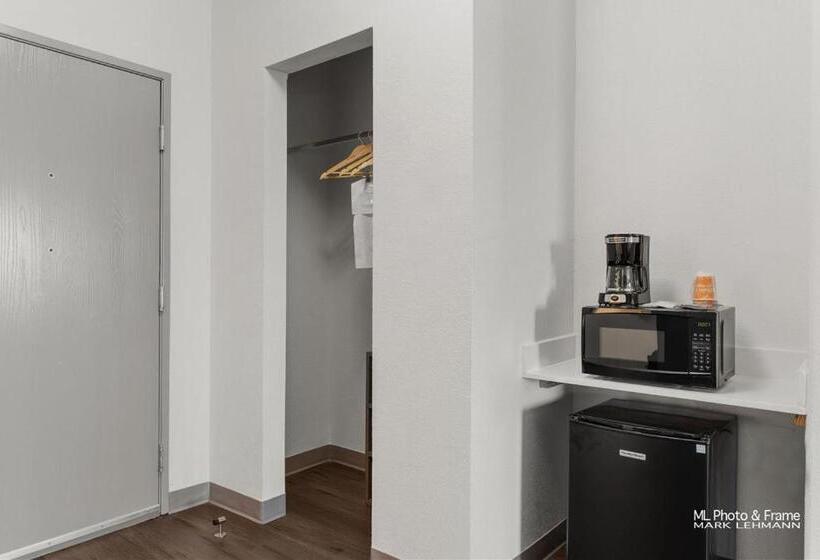 فندق Comfort Suites