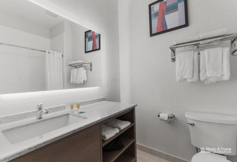 هتل Comfort Suites