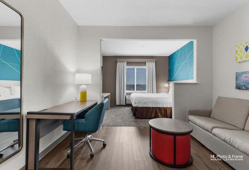 فندق Comfort Suites