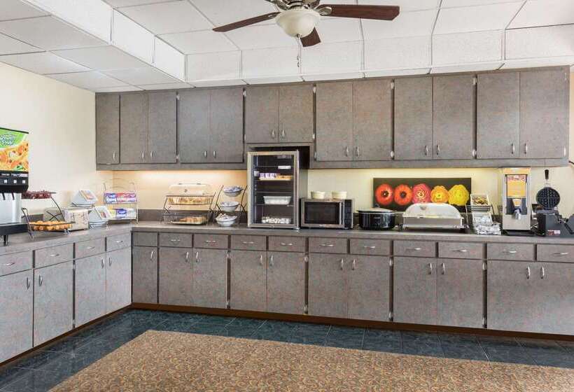 فندق Baymont By Wyndham Fayetteville