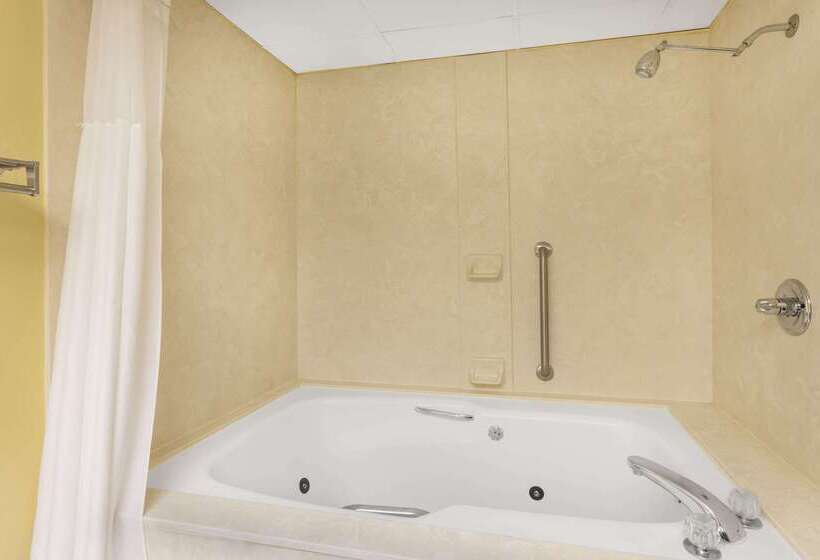 فندق Baymont By Wyndham Fayetteville