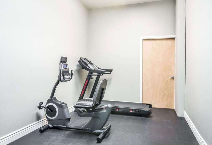 בית מלון כפרי Baymont By Wyndham Indianapolis Northeast