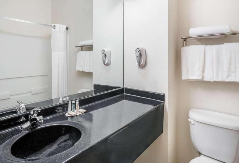 בית מלון כפרי Baymont By Wyndham Indianapolis Northeast