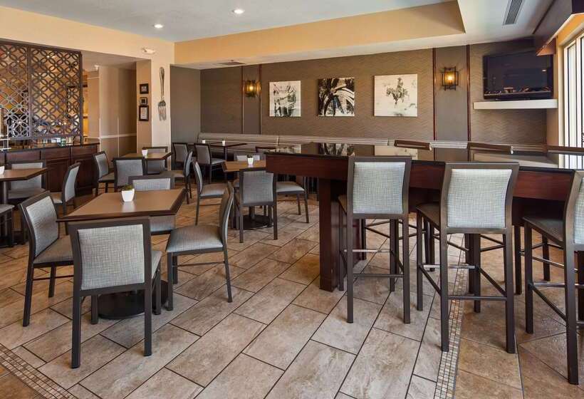 호텔 Best Western Plus Frontier Inn