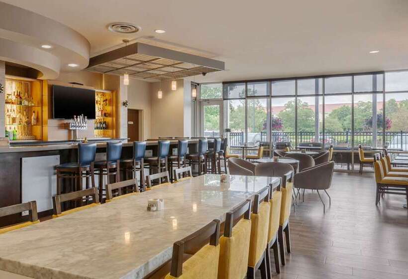 Cambria Hotel Denver International Airport