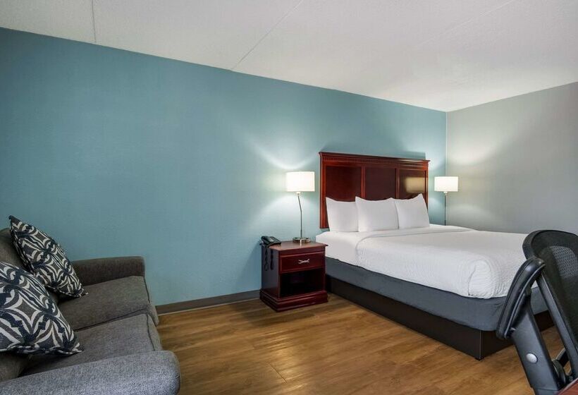 هتل Clarion Inn & Suites Airport