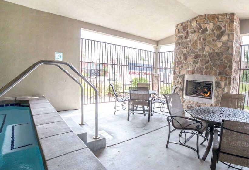 Отель Comfort Inn Downtown