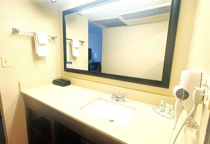 Отель Comfort Inn Downtown