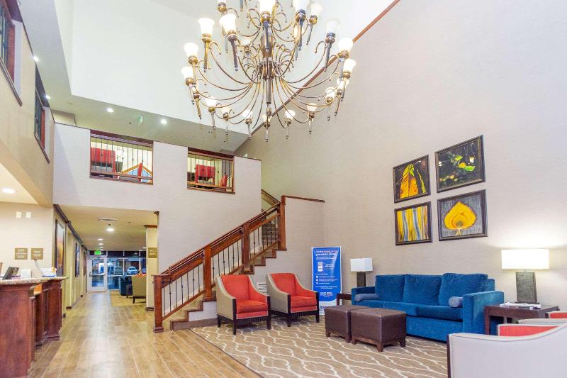 Отель Comfort Inn Downtown