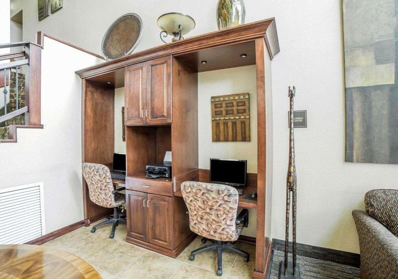 Отель Comfort Inn Downtown