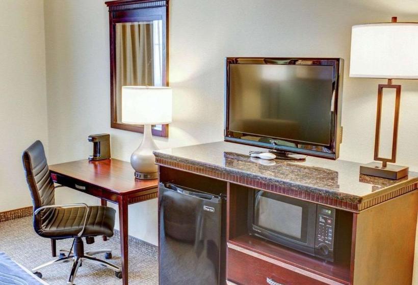 هتل Comfort Inn Near Casino