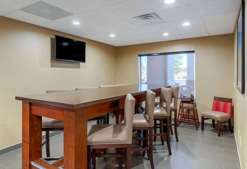 Отель Comfort Inn & Suites Montgomery Eastchase