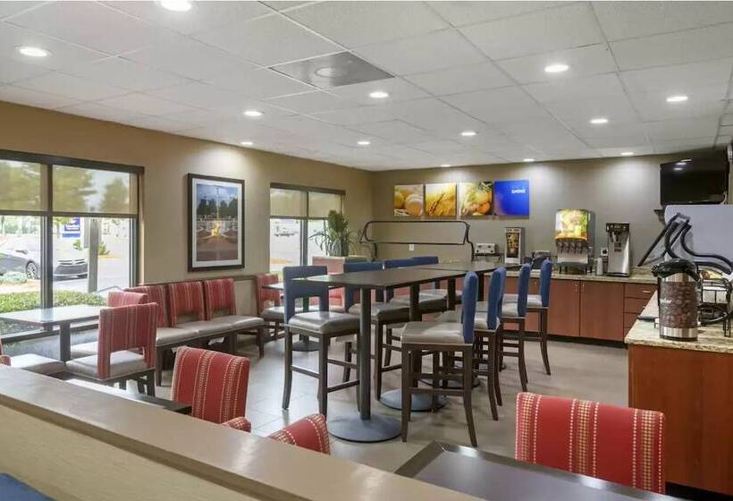 فندق Comfort Inn & Suites Peachtree Corners