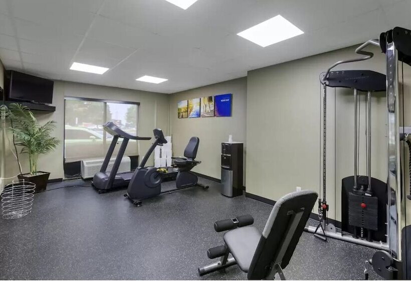 فندق Comfort Inn & Suites Peachtree Corners