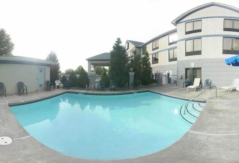 فندق Comfort Inn & Suites Peachtree Corners