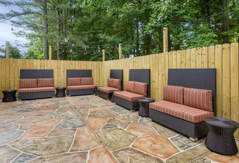 فندق Comfort Inn & Suites Peachtree Corners