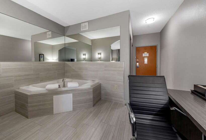 Отель Garner Oklahoma City Quail Springs By Ihg