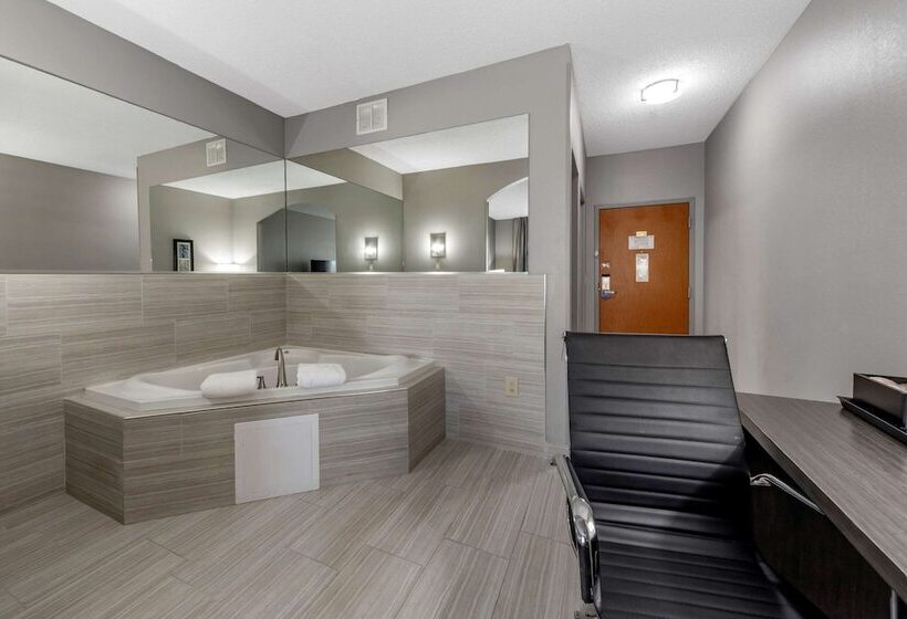 Отель Garner Oklahoma City Quail Springs By Ihg