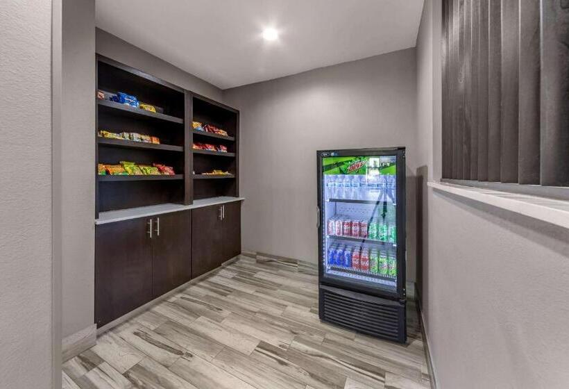 Отель Garner Oklahoma City Quail Springs By Ihg