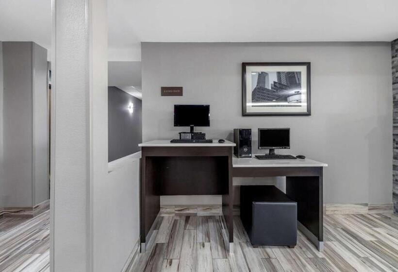 Отель Garner Oklahoma City Quail Springs By Ihg