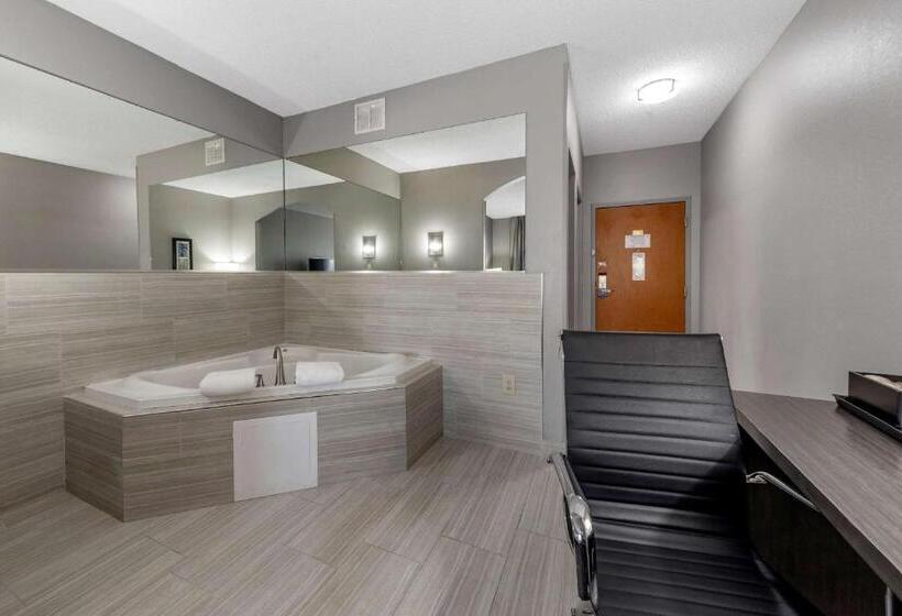 Отель Garner Oklahoma City Quail Springs By Ihg