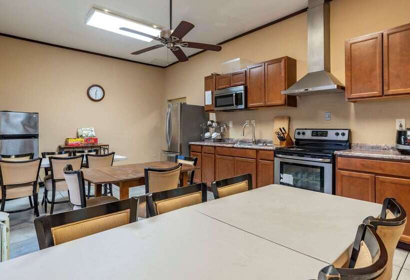 هتل Comfort Suites Airport South