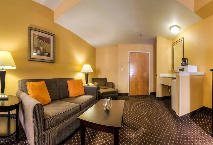 فندق Comfort Suites At Rivergate Mall