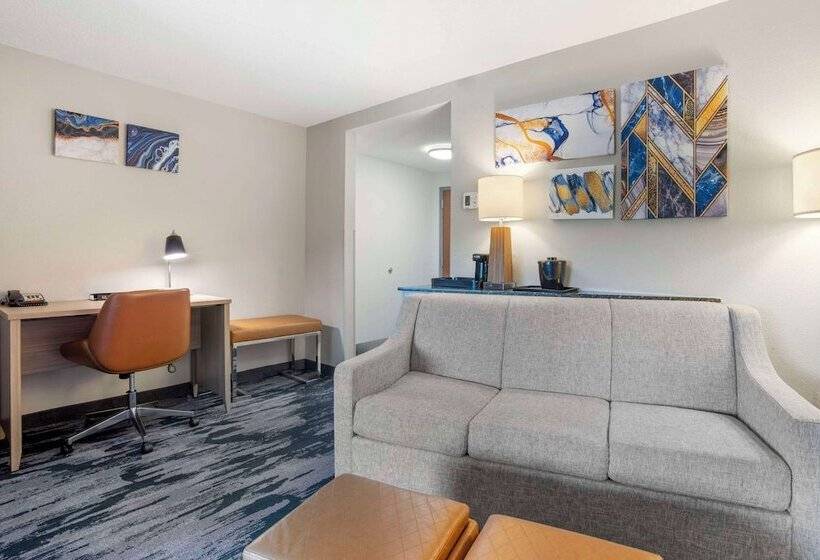 בית מלון כפרי Comfort Suites At Westgate Mall