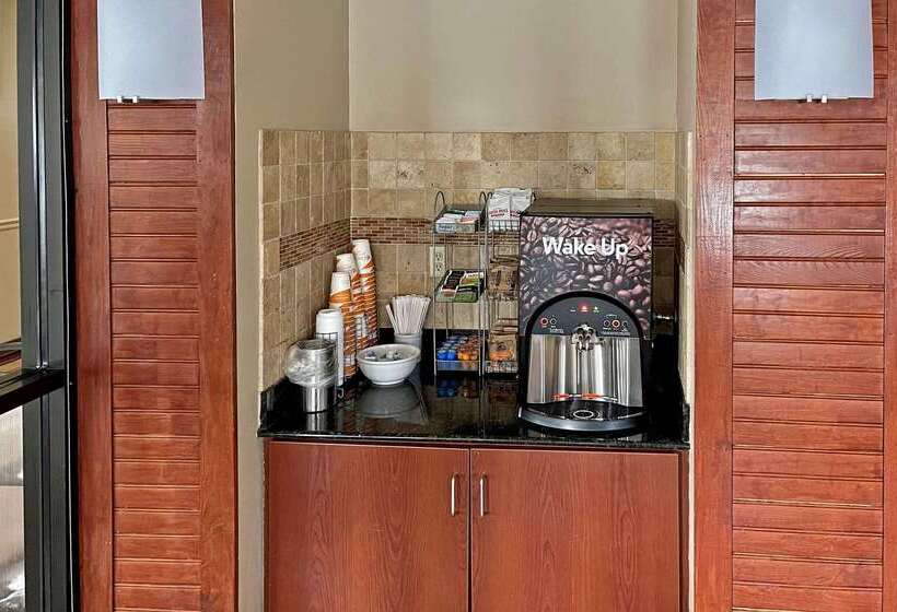 בית מלון כפרי Comfort Suites Augusta Riverwatch