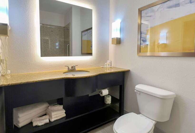 בית מלון כפרי Comfort Suites Augusta Riverwatch