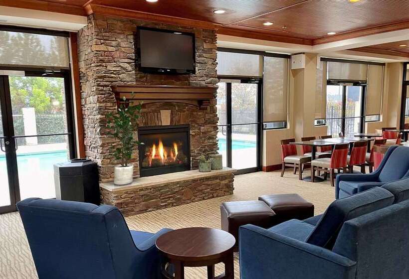 בית מלון כפרי Comfort Suites Augusta Riverwatch