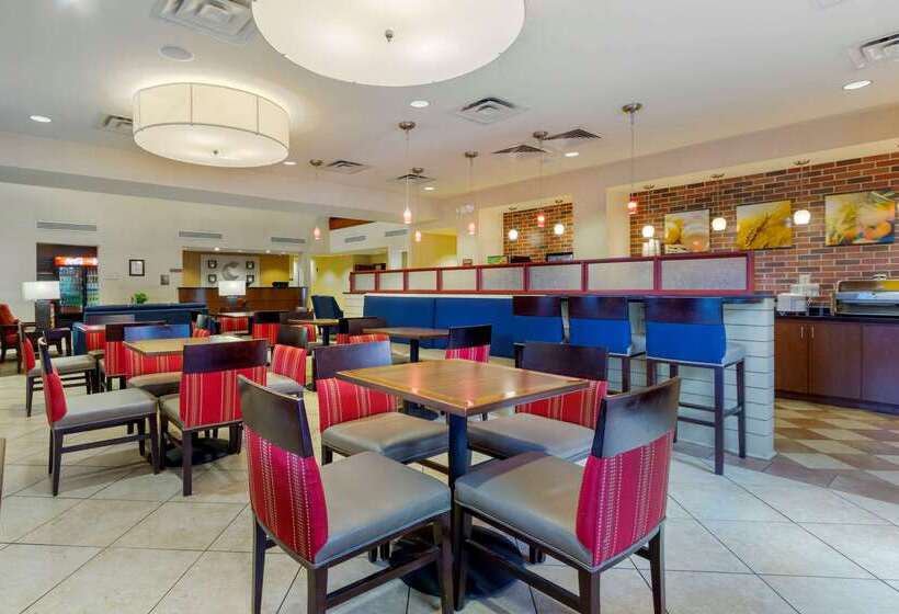 فندق Comfort Suites Charleston West Ashley