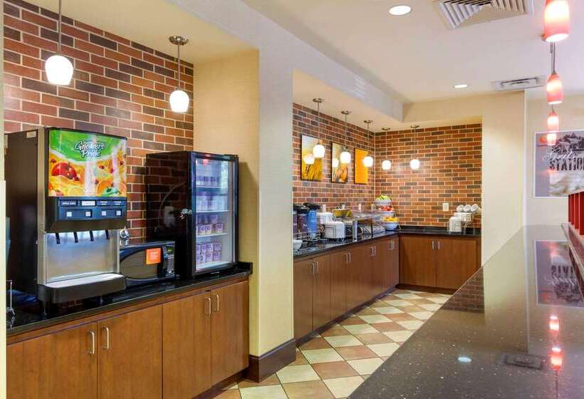 فندق Comfort Suites Charleston West Ashley