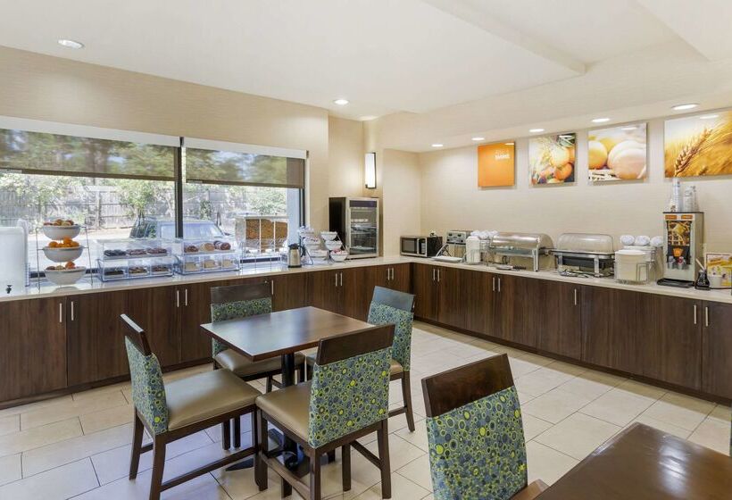 هتل Comfort Suites Columbia Northeast  Fort Jackson