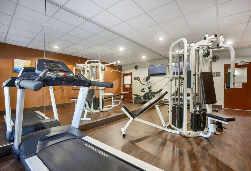 هتل Comfort Suites Columbia Northeast  Fort Jackson