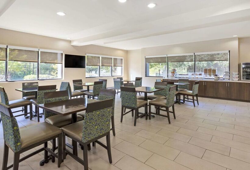 בית מלון כפרי Comfort Suites Columbia Northeast  Fort Jackson