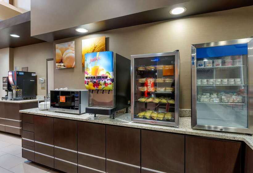 فندق Comfort Suites