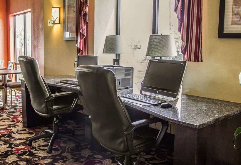 ホテル Comfort Suites Columbus East Broad