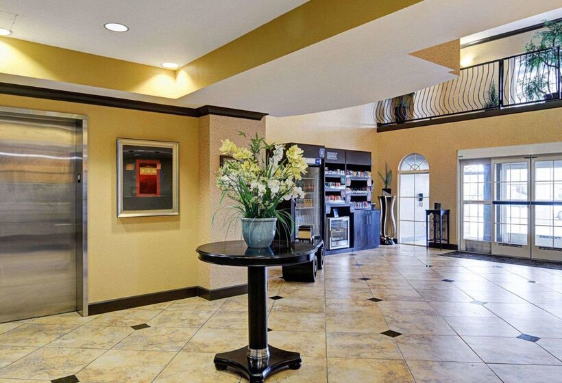 Отель Comfort Suites