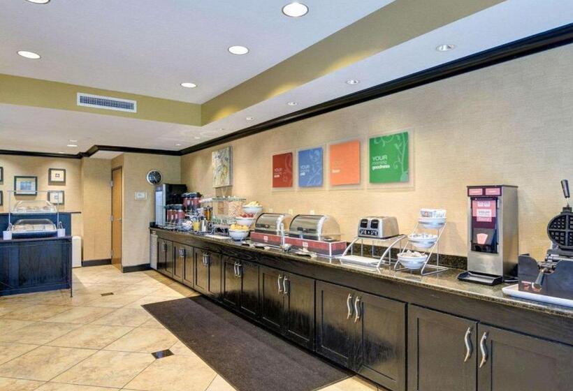 فندق Comfort Suites