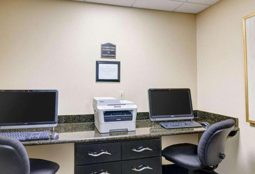 Отель Comfort Suites