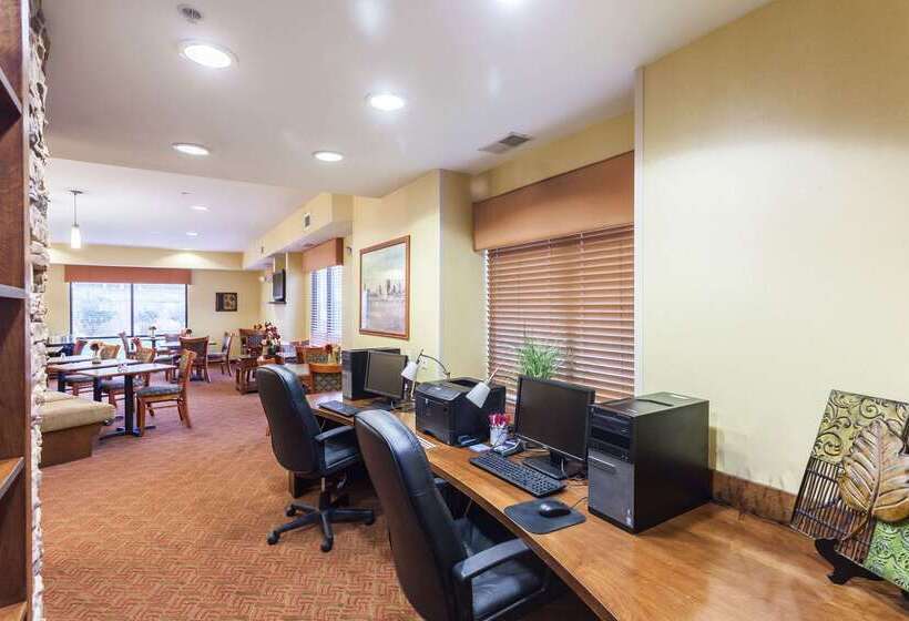 호텔 Comfort Suites East Lincoln Mall Area