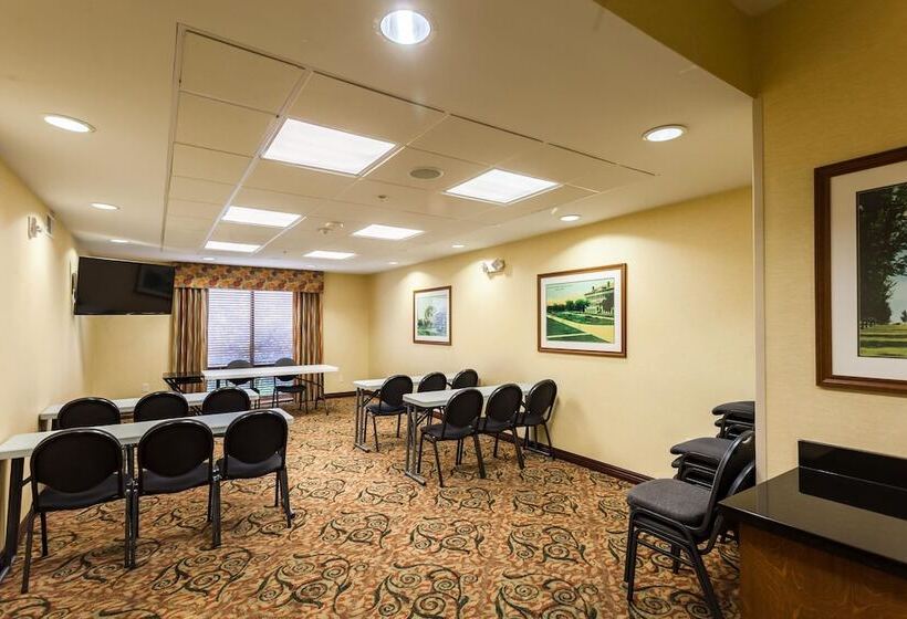 호텔 Comfort Suites East Lincoln Mall Area