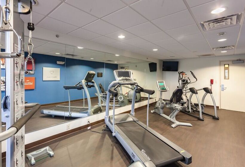 호텔 Comfort Suites East Lincoln Mall Area