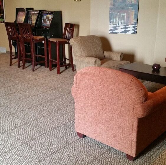 فندق Comfort Suites Johnson Creek Conference Center