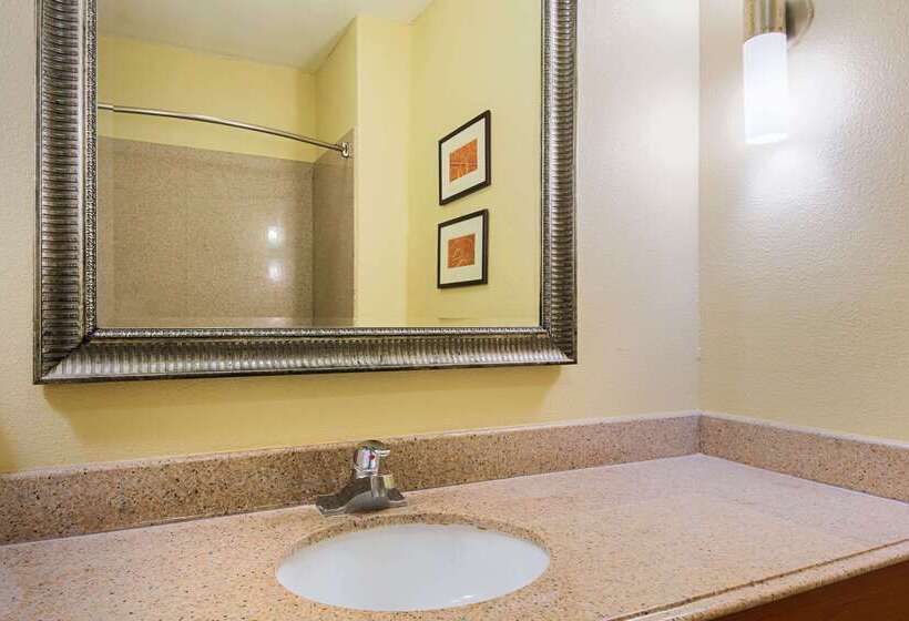 هتل Comfort Suites Lake Charles