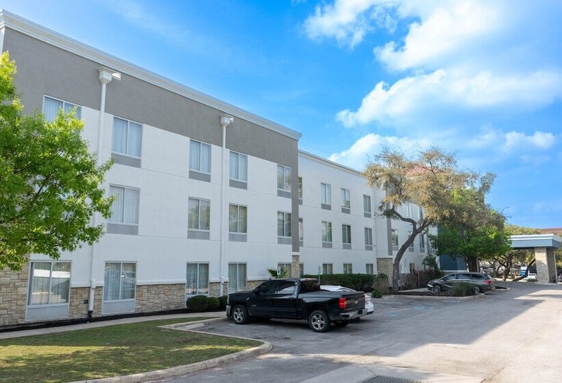 فندق Comfort Suites Medical Center Near Six Flags