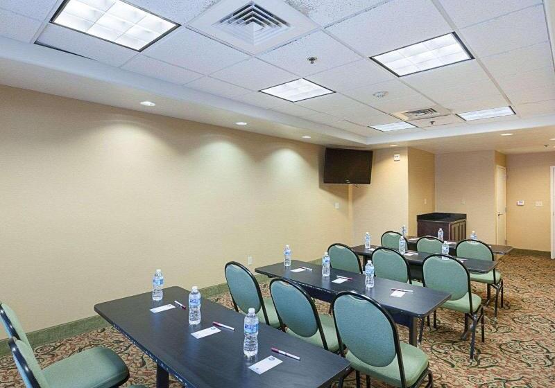 فندق Comfort Suites Medical Center Near Six Flags