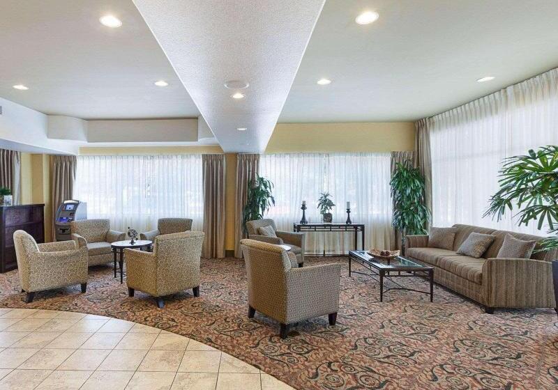 فندق Comfort Suites Medical Center Near Six Flags