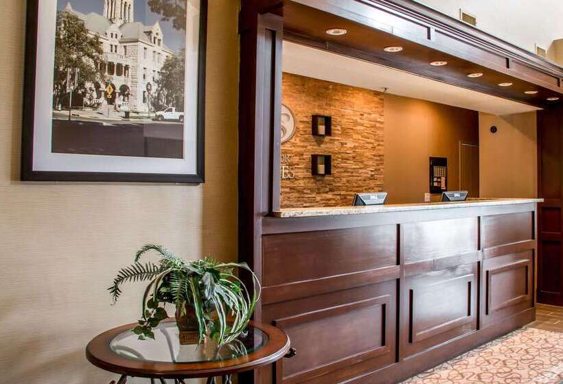 فندق Comfort Suites